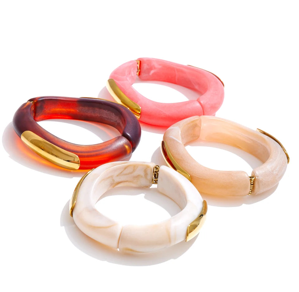 Resin acrylic multi-color bracelet in gold-plated stainless steel with resin and acrylic.