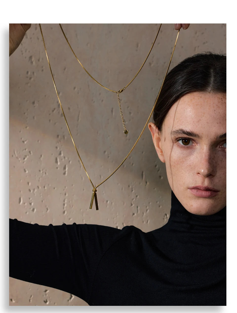 Geometric chain necklace in gold-plated stainless steel.
