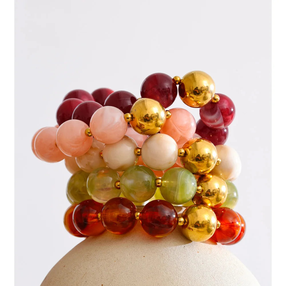 Resin beaded multi-color necklace in gold-plated stainless steel with resin.