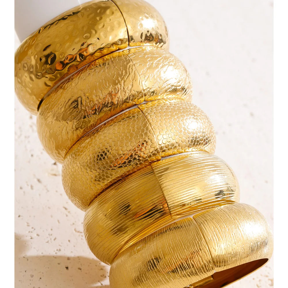 Hammered geometric bracelet in gold-plated stainless steel.