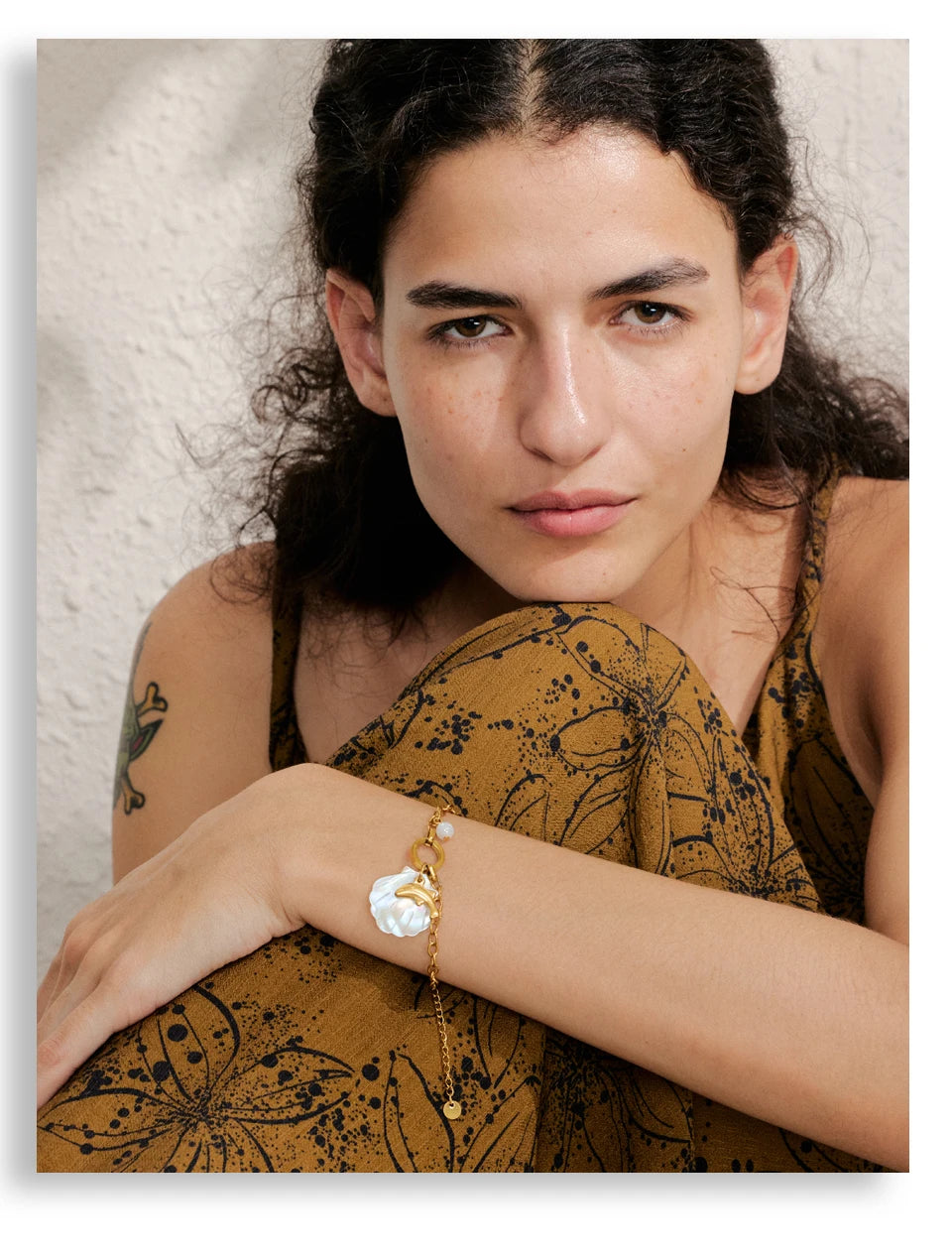Shell Star Geometric Bracelet — Gold-Plated Stainless Steel with Shell · PS2251