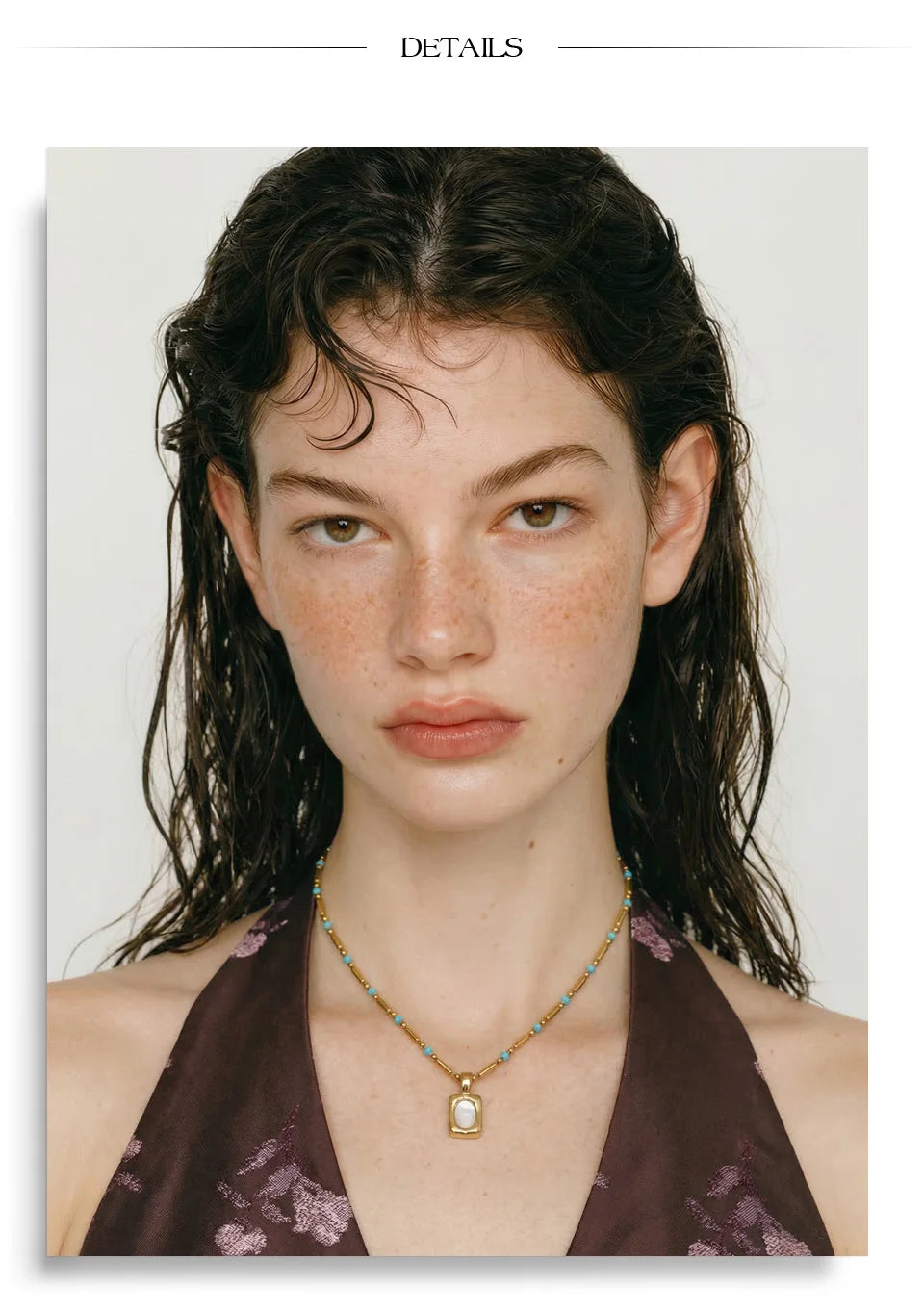 Shell geometric necklace in gold-plated stainless steel with shell.