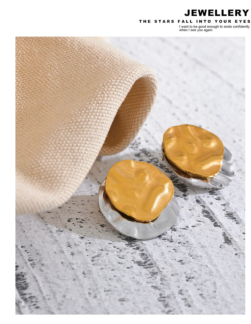 Geometric earrings in gold-plated stainless steel.