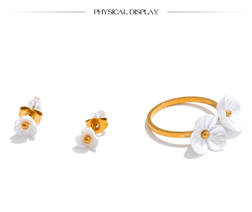 Resin flower earrings in gold-plated stainless steel with resin.