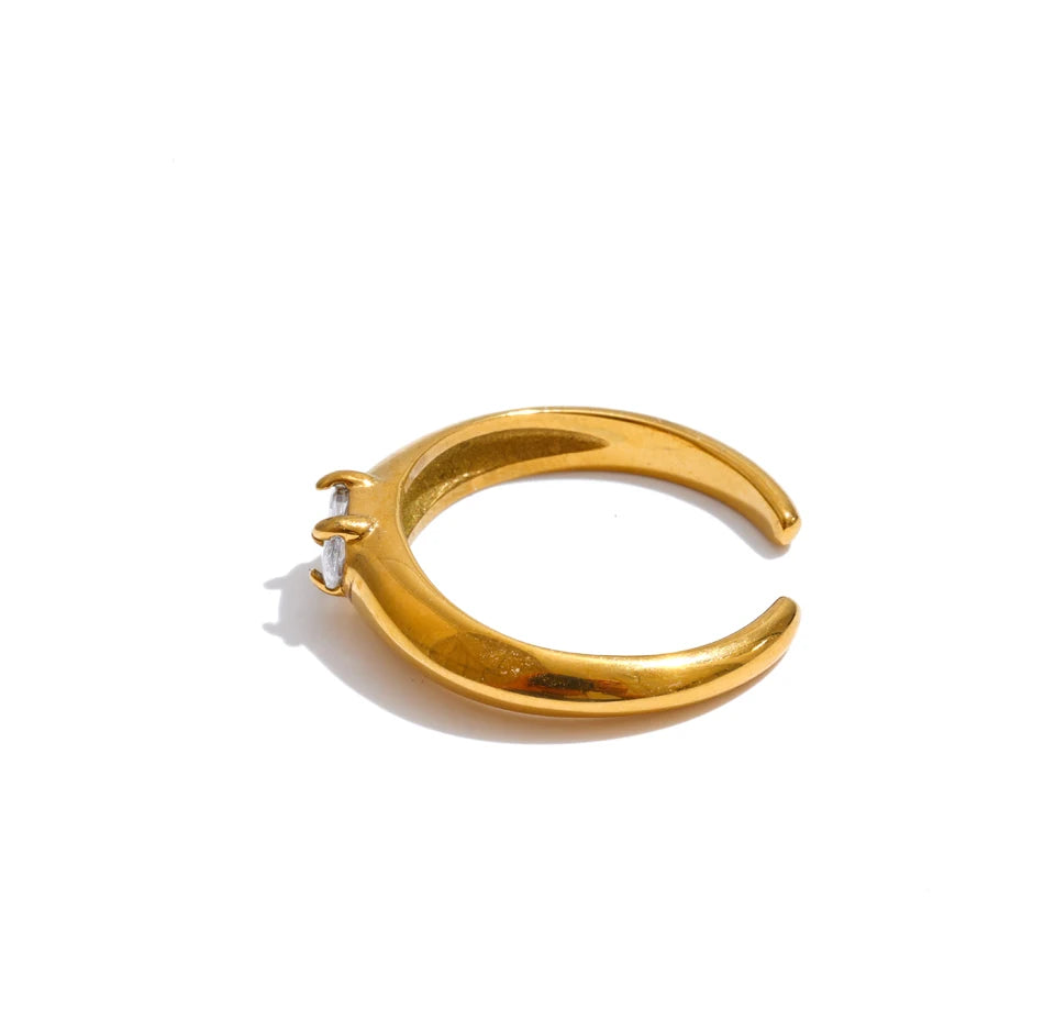 Cubic zirconia geometric ring in 18K gold-plated stainless steel with cubic zirconia.