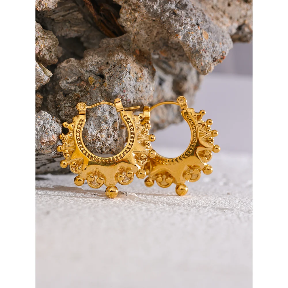 Vintage geometric earrings in gold-plated stainless steel.