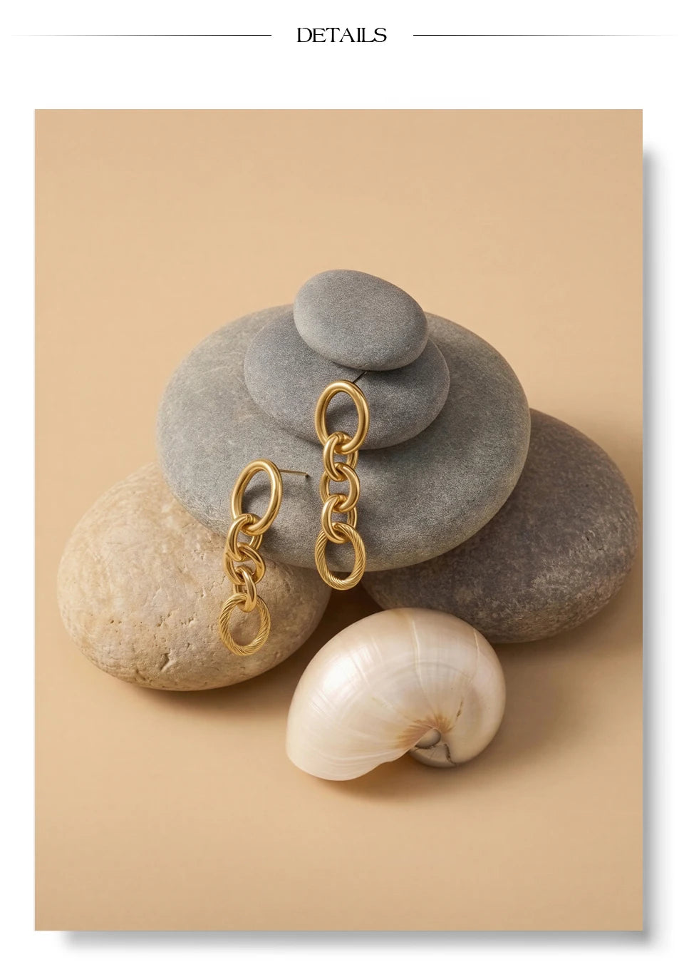 Geometric layered earrings in gold-plated stainless steel.