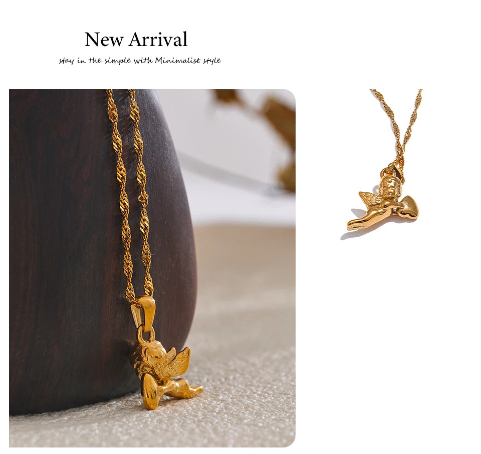 Heart geometric necklace in gold-plated stainless steel.