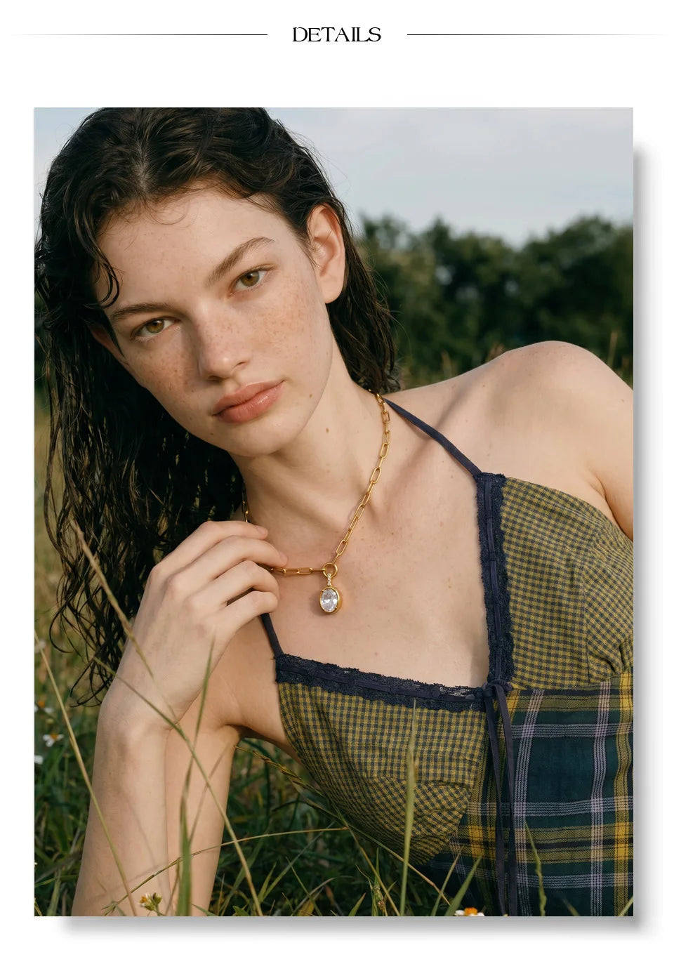 Cubic zirconia geometric necklace in gold-plated stainless steel with cubic zirconia.