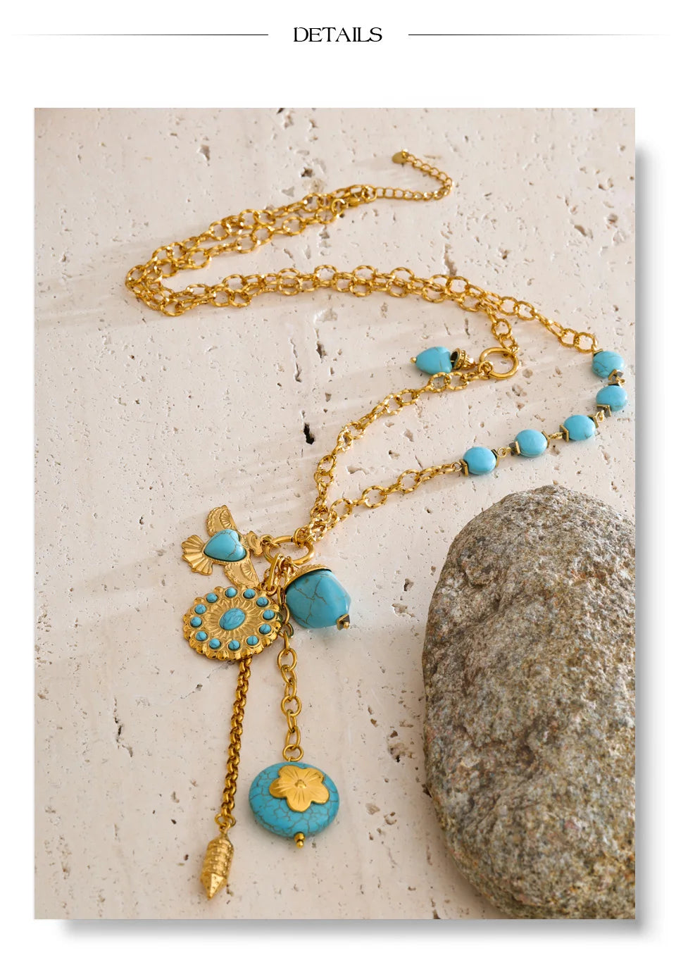 Natural stone flower geometric necklace in gold-plated stainless steel with natural stone.