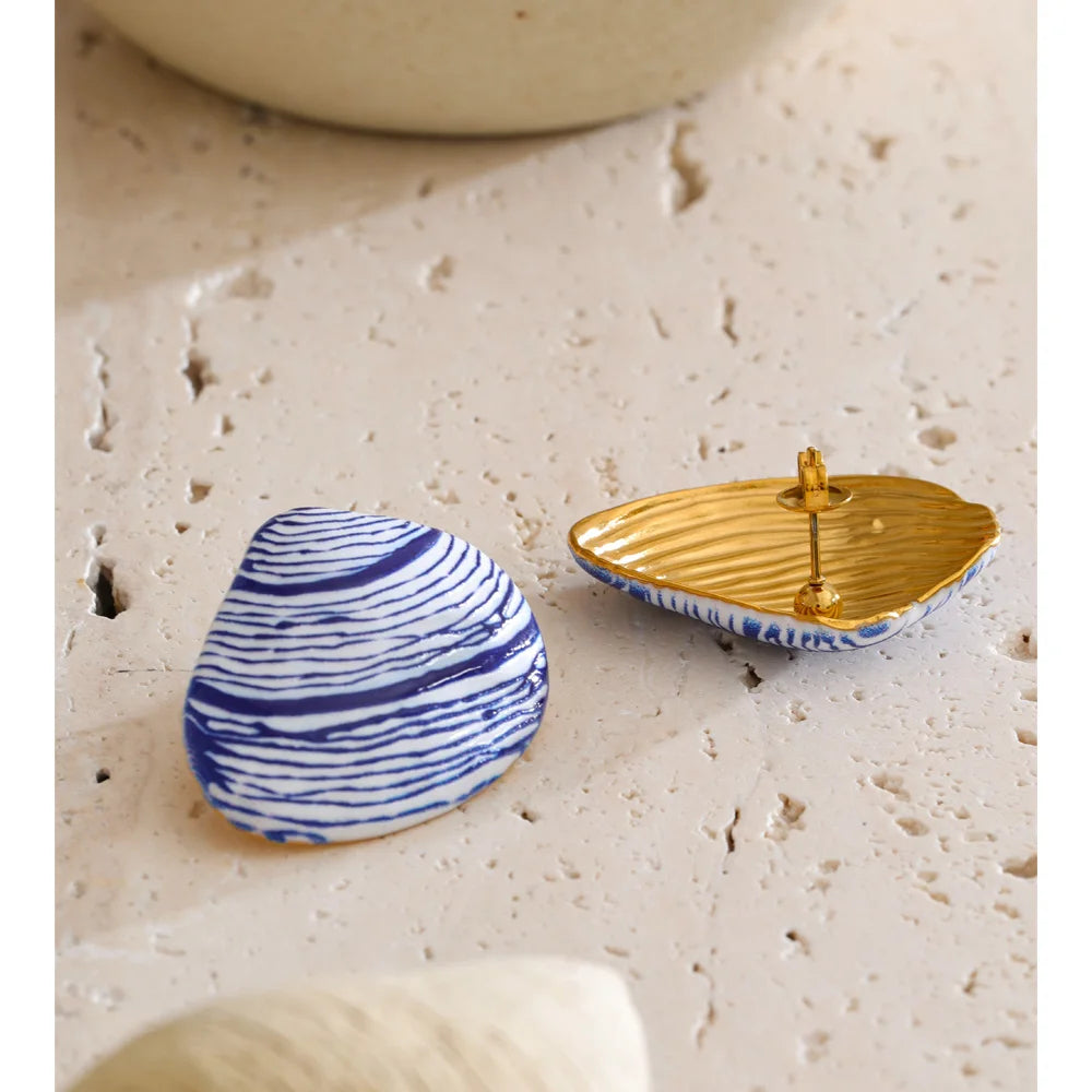 Shell enamel geometric earrings in gold-plated stainless steel with shell and enamel.