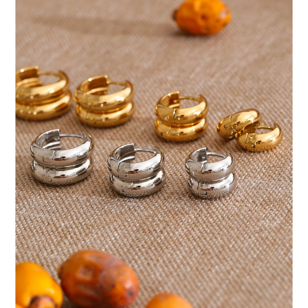 Geometric earrings in gold-plated stainless steel.