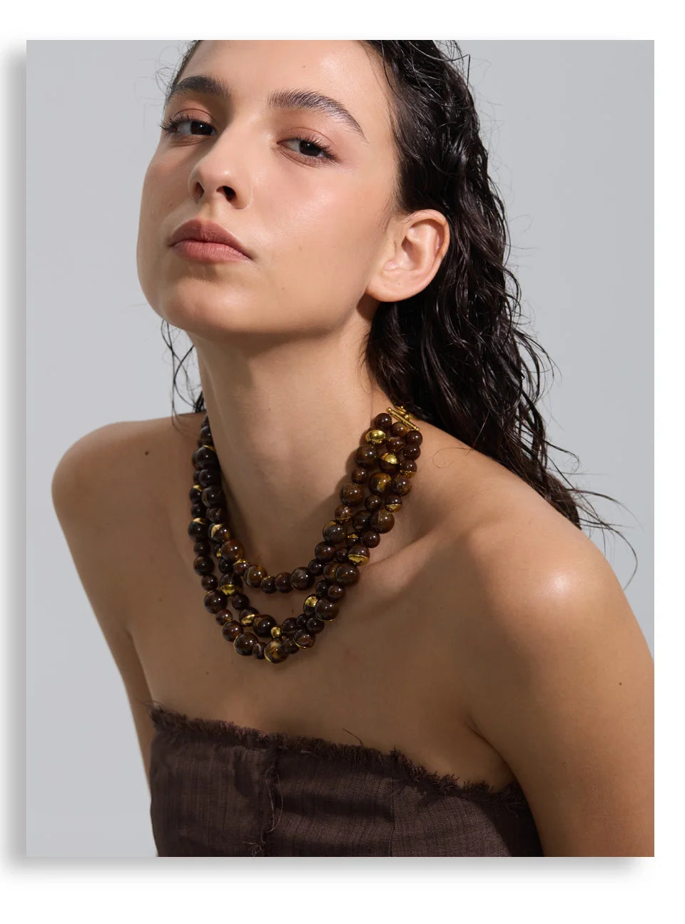 Pearl beaded geometric earrings in gold-plated stainless steel with pearl.