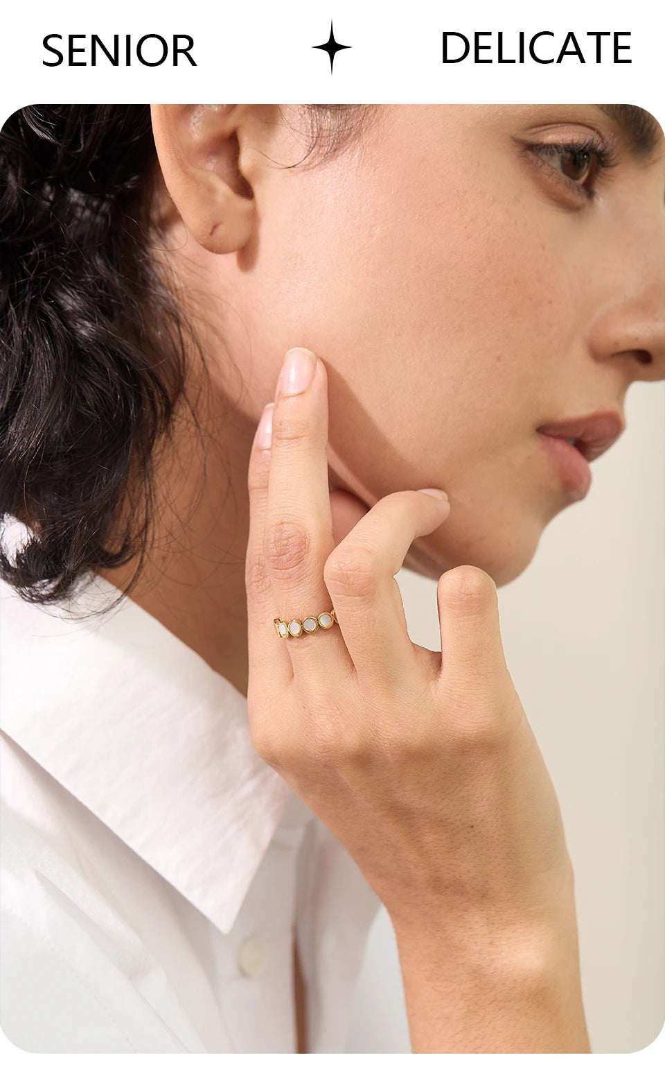 Shell geometric ring in 18K gold-plated stainless steel with shell.
