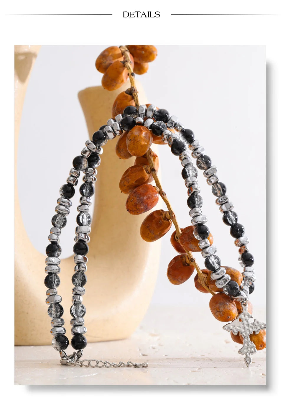Natural stone cross beaded necklace in gold-plated stainless steel with natural stone.