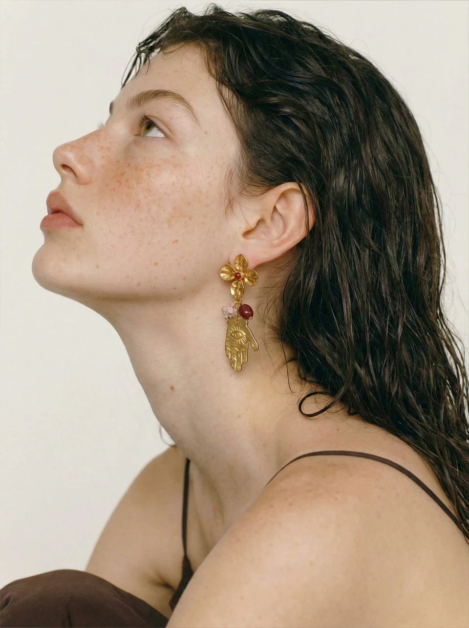 Flower earrings in gold-plated stainless steel.