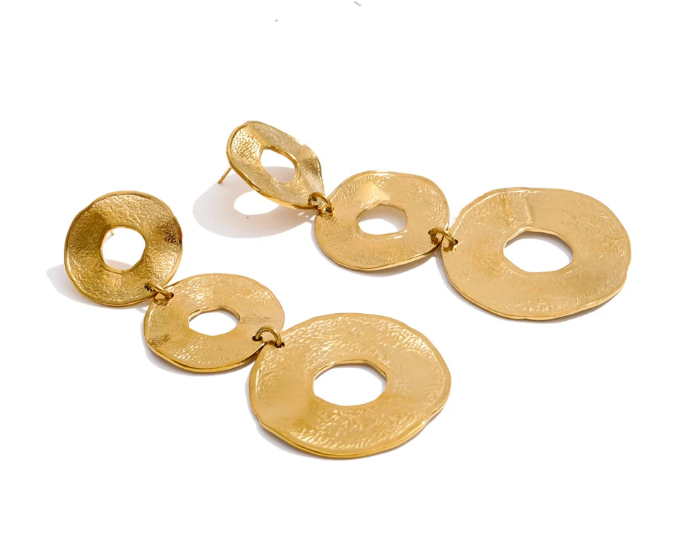 Geometric earrings in gold-plated stainless steel.