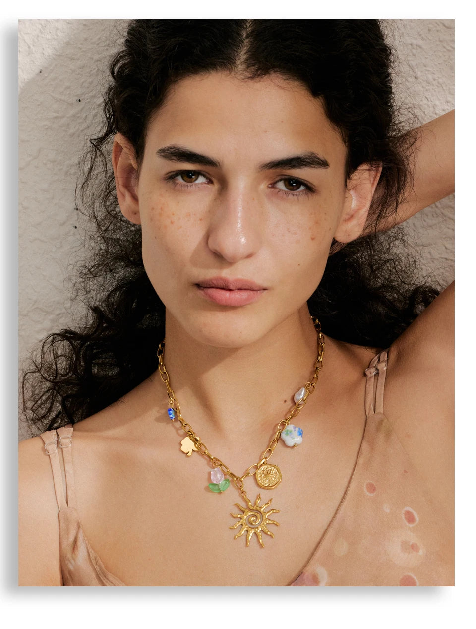 Sun geometric necklace in gold-plated stainless steel.