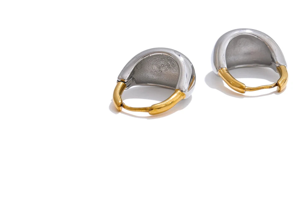 Geometric earrings in gold-plated stainless steel.