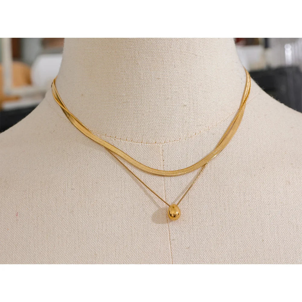 Snake geometric chain necklace in gold-plated stainless steel.