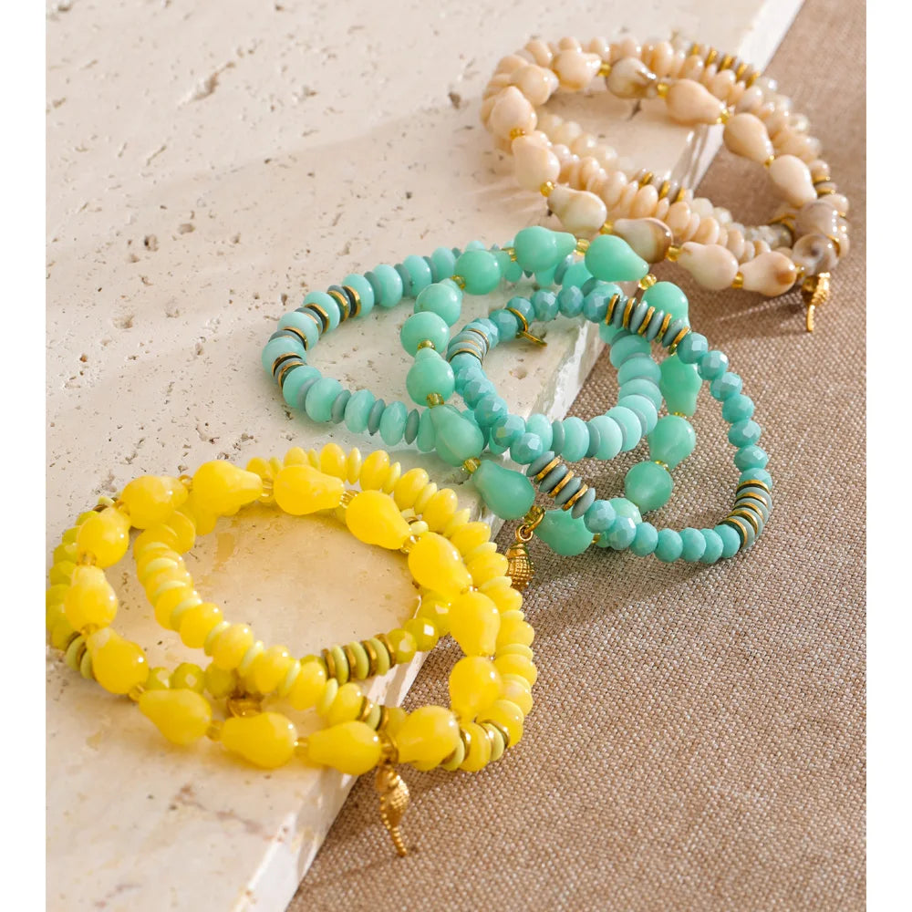 Resin acrylic beaded necklace in gold-plated stainless steel with resin and acrylic.