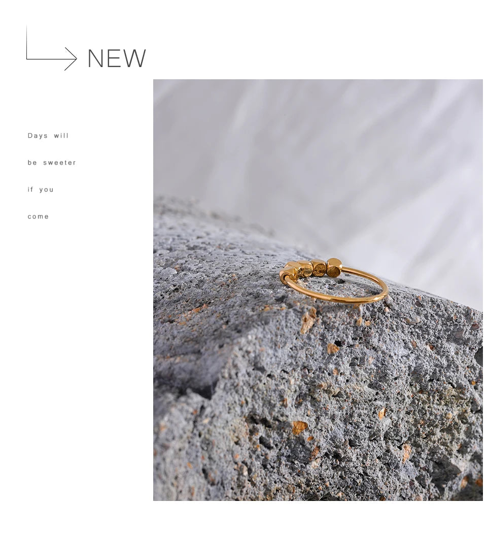 Beaded geometric ring in 18K gold-plated stainless steel.