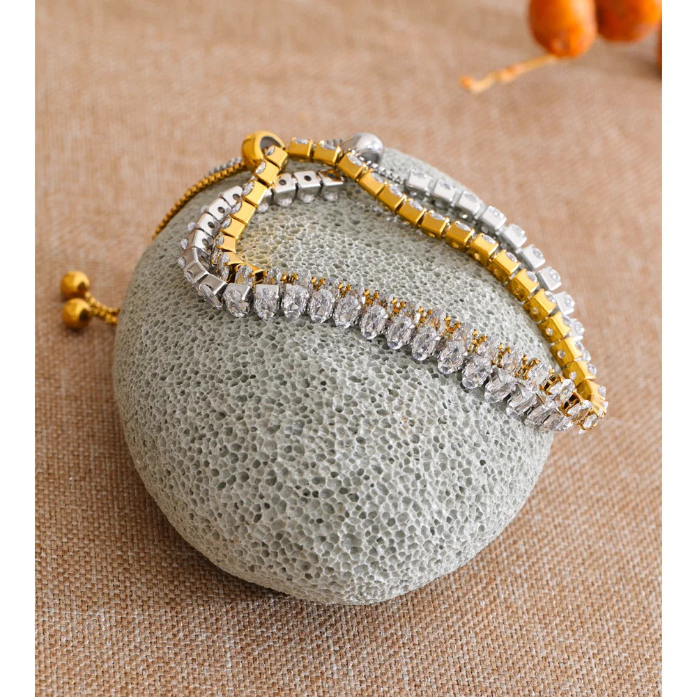 Cubic zirconia geometric bracelet in gold-plated stainless steel with cubic zirconia.