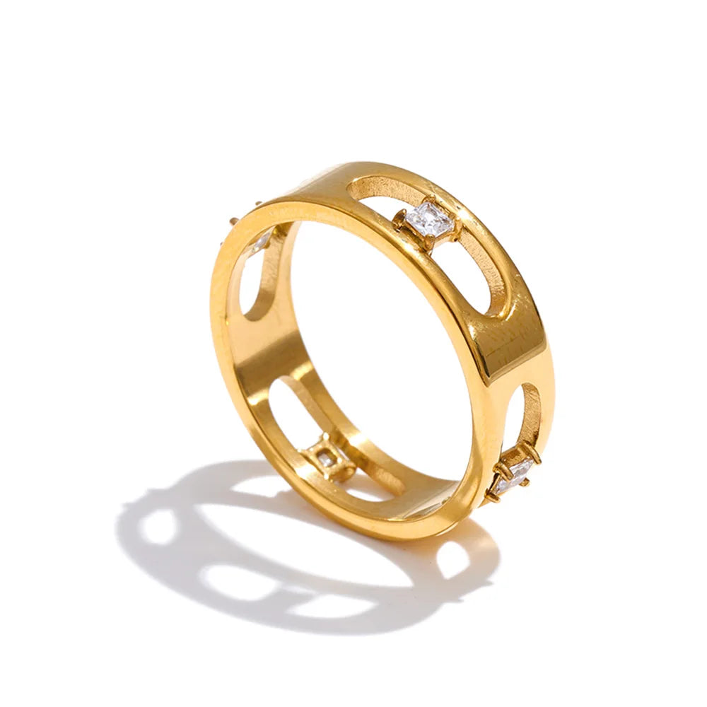 Cubic zirconia geometric ring in 18K gold-plated stainless steel with cubic zirconia.