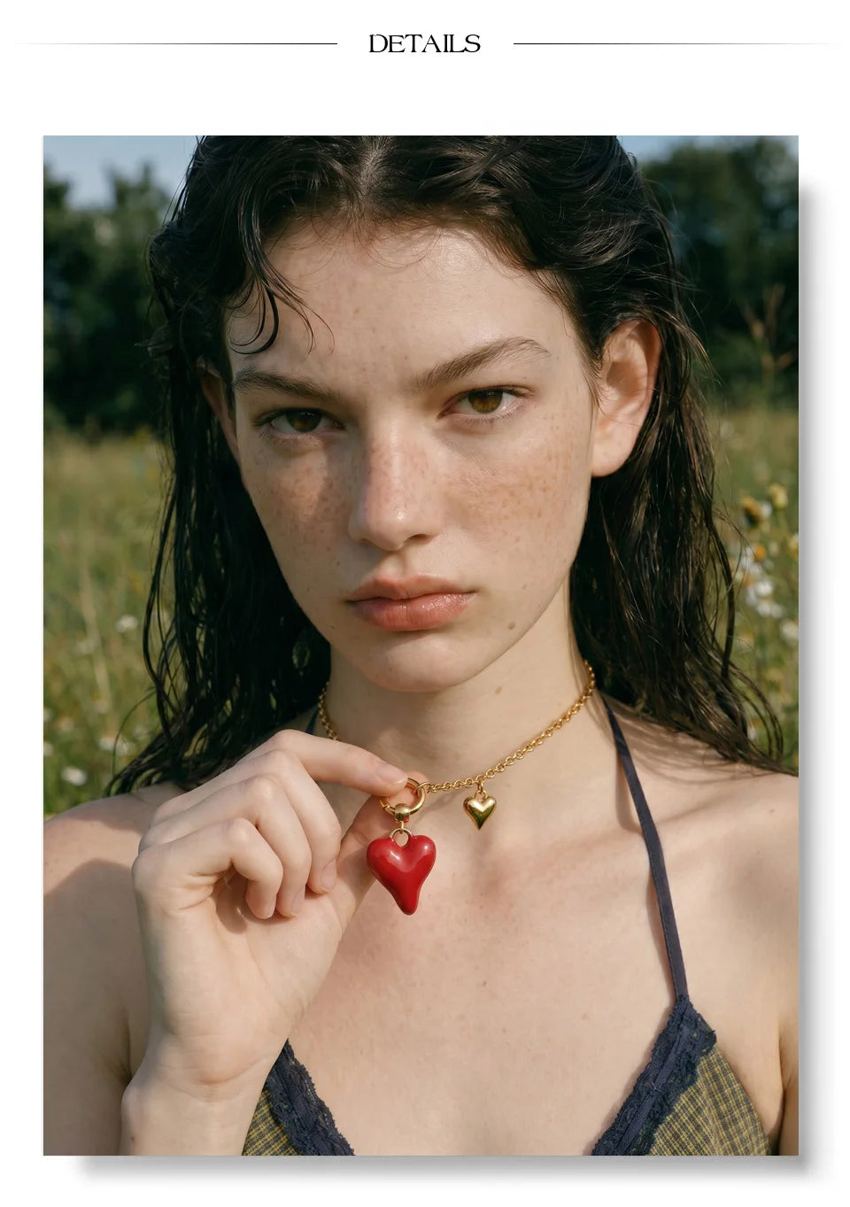 Enamel heart necklace in gold-plated stainless steel with enamel.