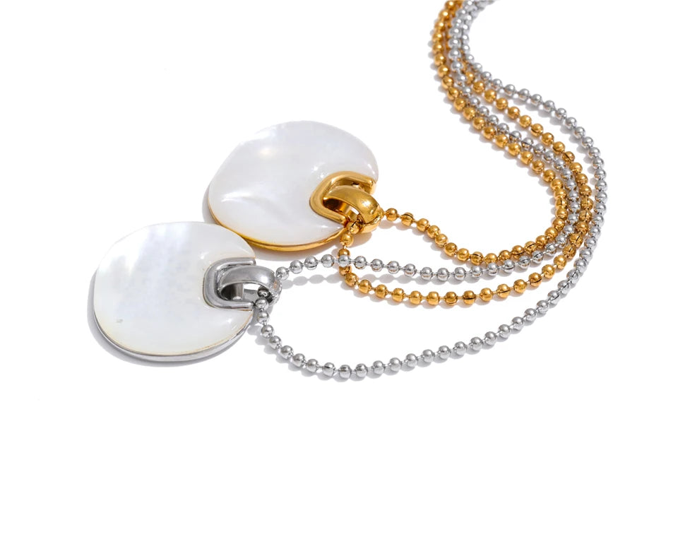 Shell geometric necklace in gold-plated stainless steel with shell.