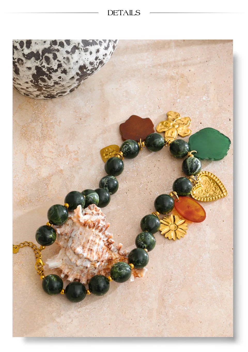 Green resin acrylic necklace in gold-plated stainless steel with resin and acrylic.