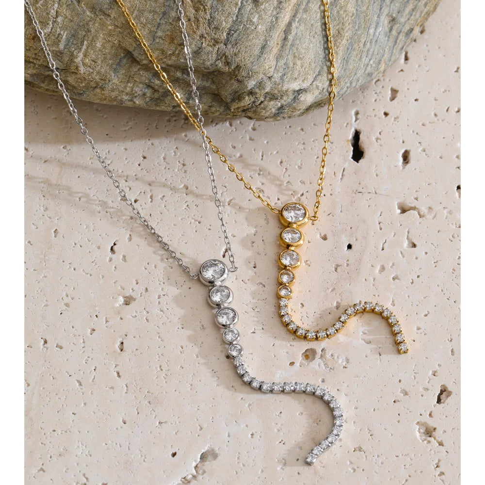 Cubic zirconia geometric necklace in gold-plated stainless steel with cubic zirconia.