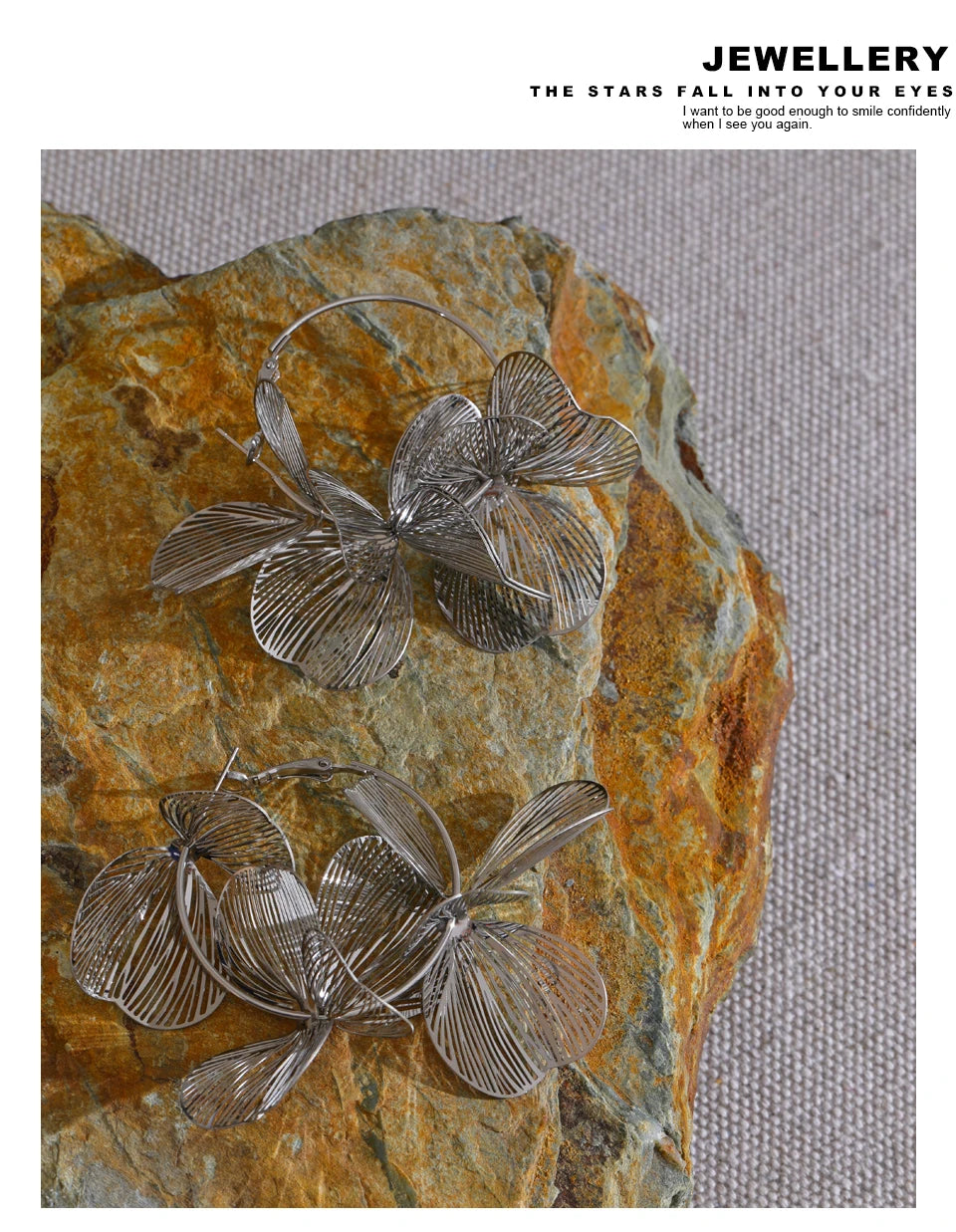 Flower geometric earrings in gold-plated stainless steel.