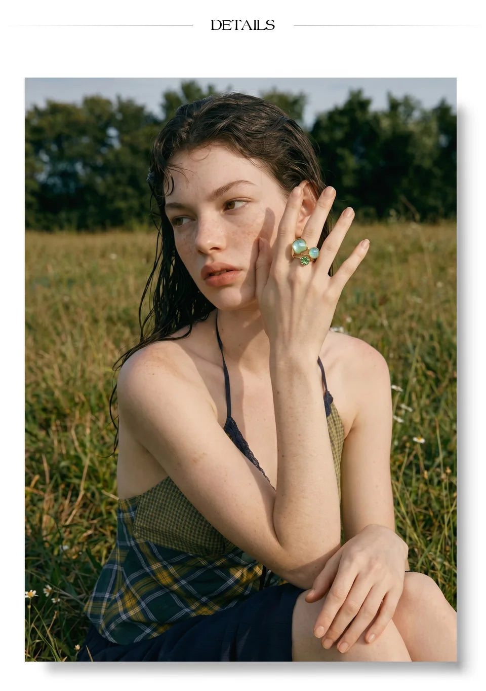 Crystal multi-color geometric ring in 18K gold-plated stainless steel with crystal.