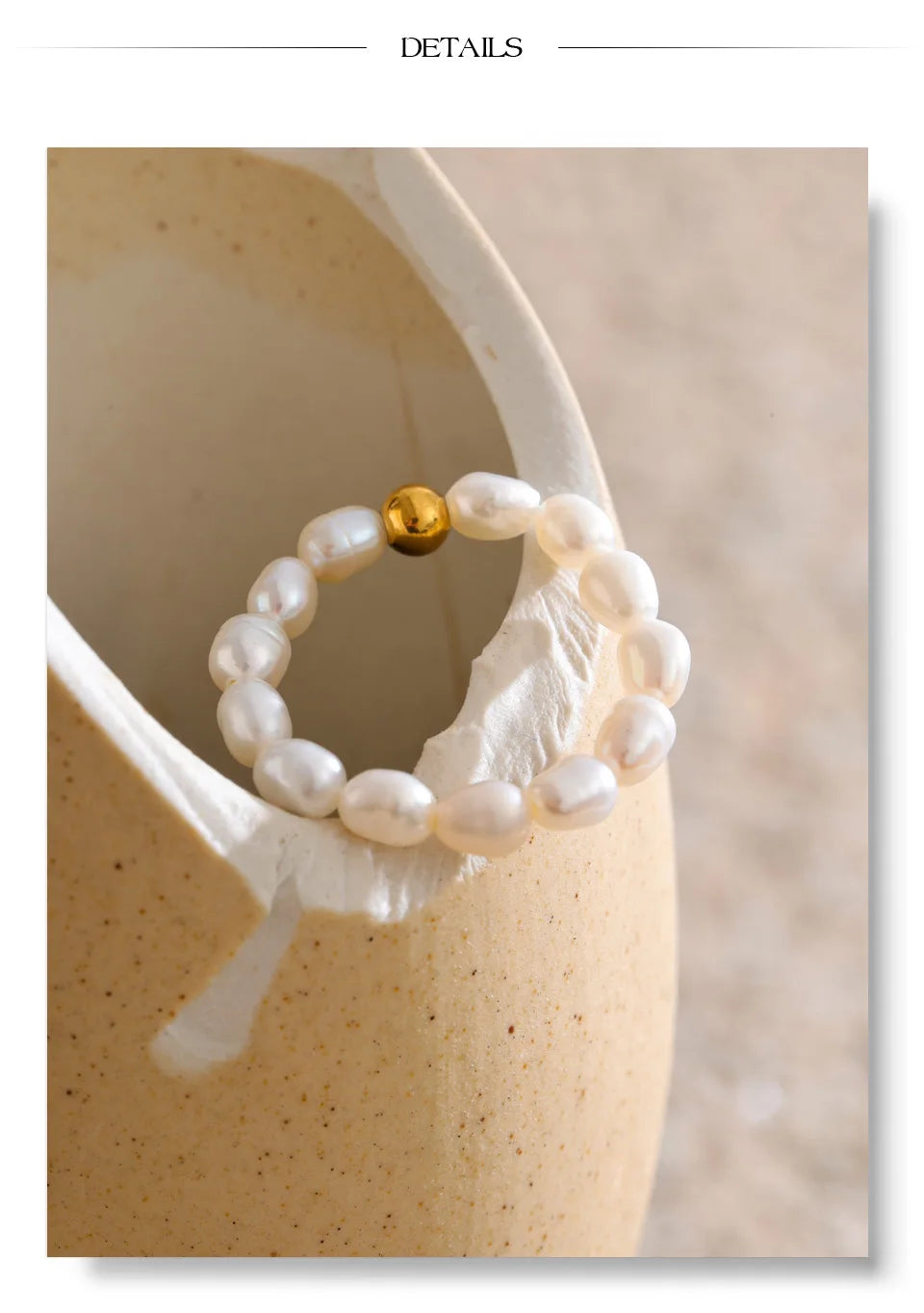 Freshwater pearl geometric ring in 18K gold-plated stainless steel with freshwater pearl.