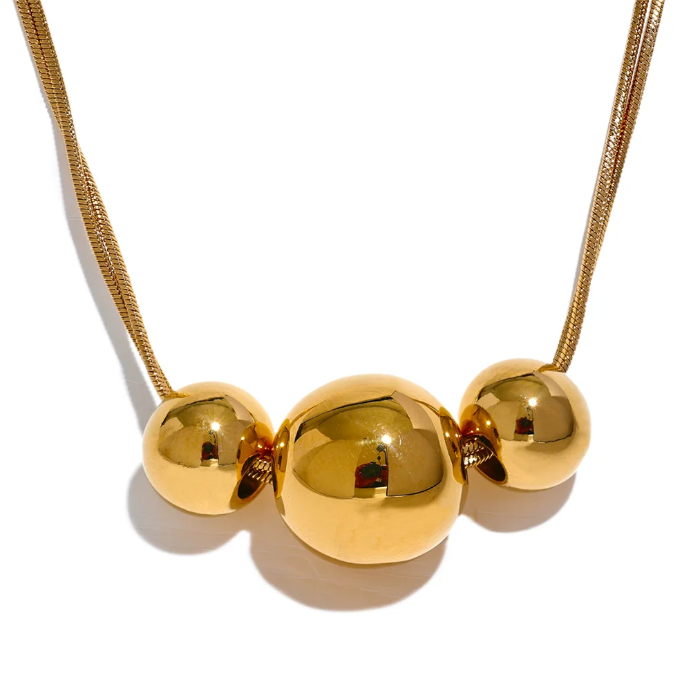 Beaded geometric chain necklace in gold-plated 316L stainless steel.