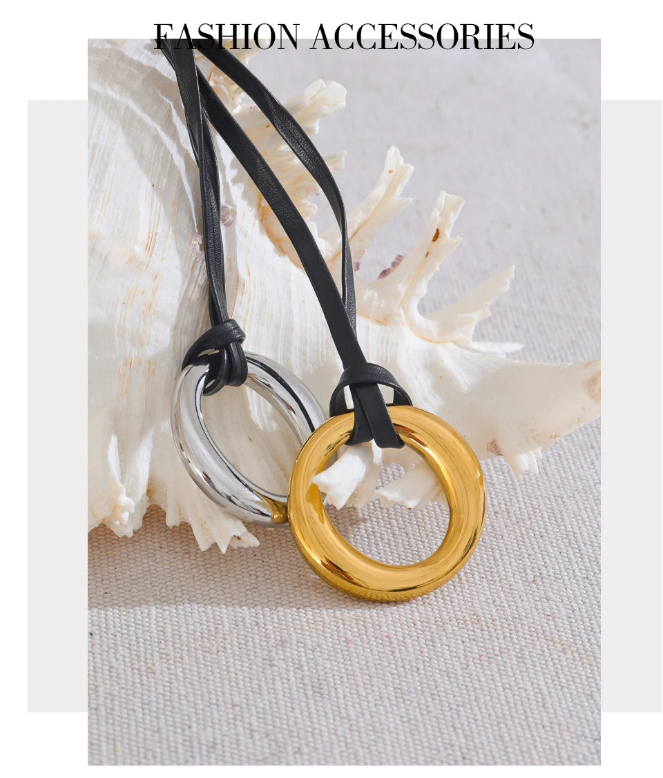 Coin geometric necklace in gold-plated stainless steel.