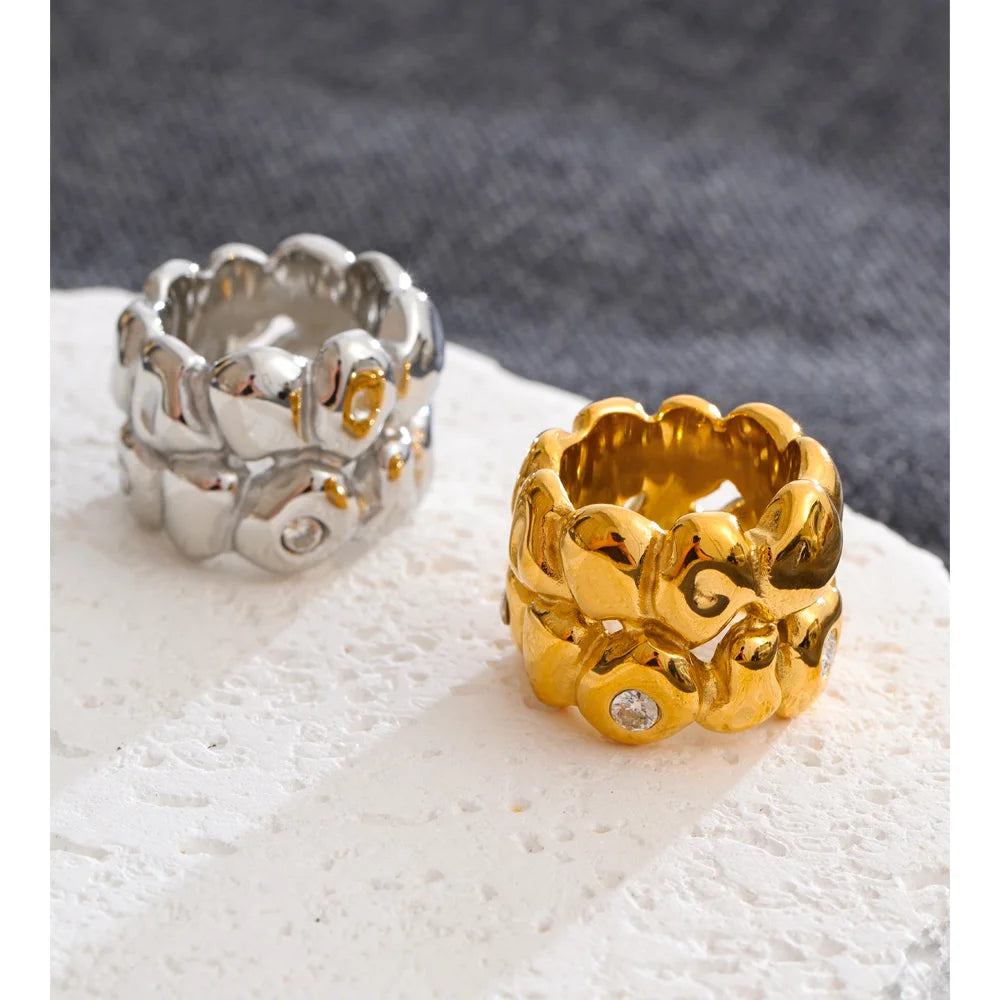 Cubic zirconia geometric ring in 18K gold-plated stainless steel with cubic zirconia.