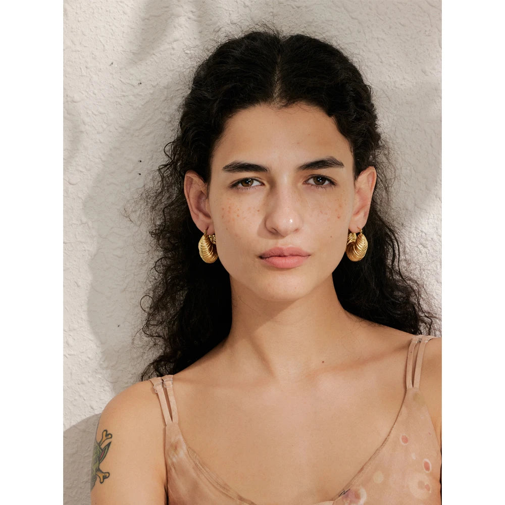 Geometric earrings in gold-plated stainless steel.