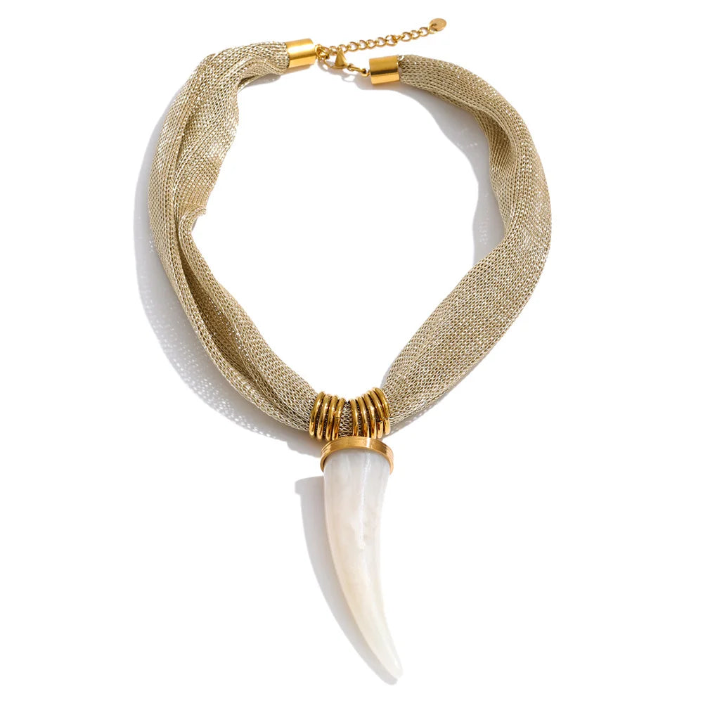 Resin geometric chain necklace in gold-plated stainless steel with resin.