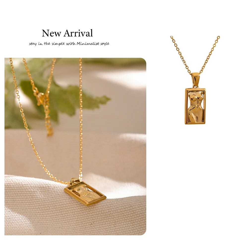 Geometric necklace in gold-plated stainless steel.