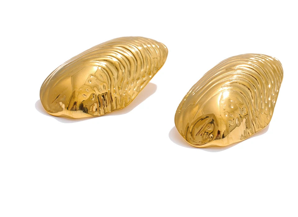Geometric earrings in gold-plated stainless steel.
