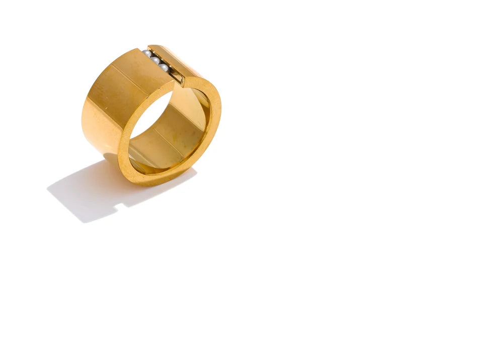 Geometric ring in gold-plated stainless steel.