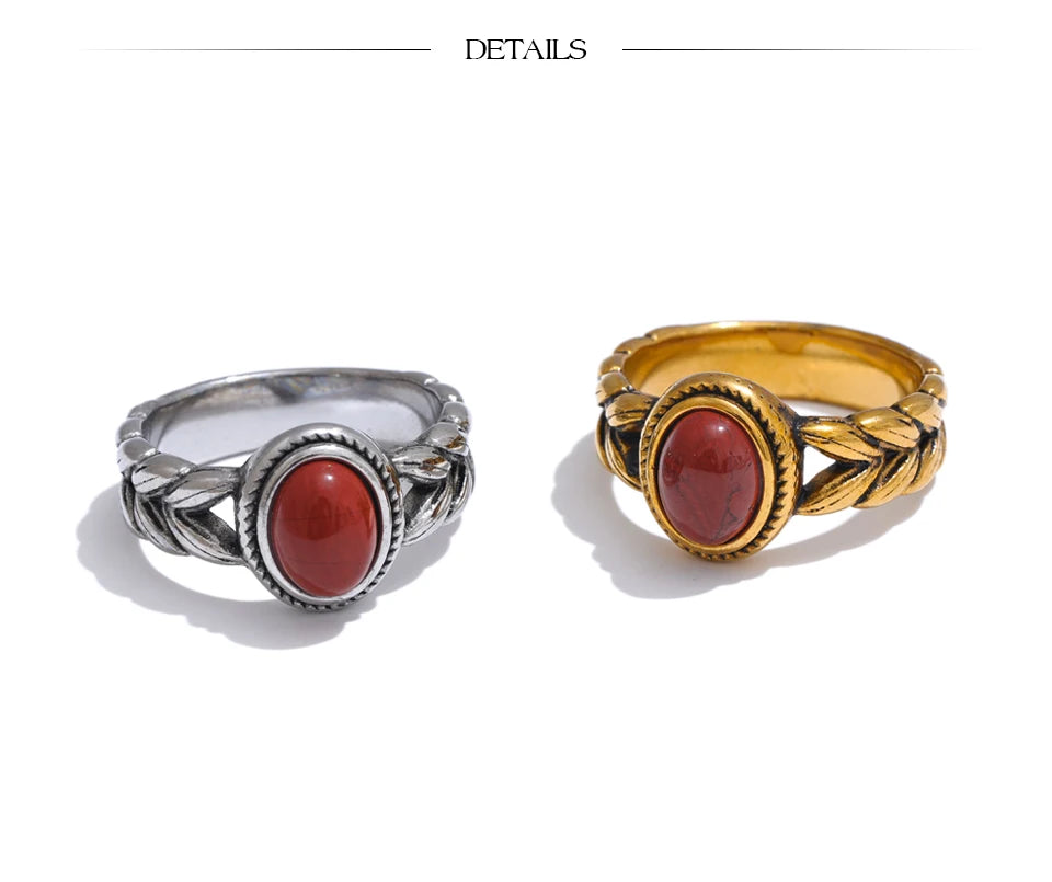 Black natural stone vintage ring in 18K gold-plated stainless steel with natural stone.