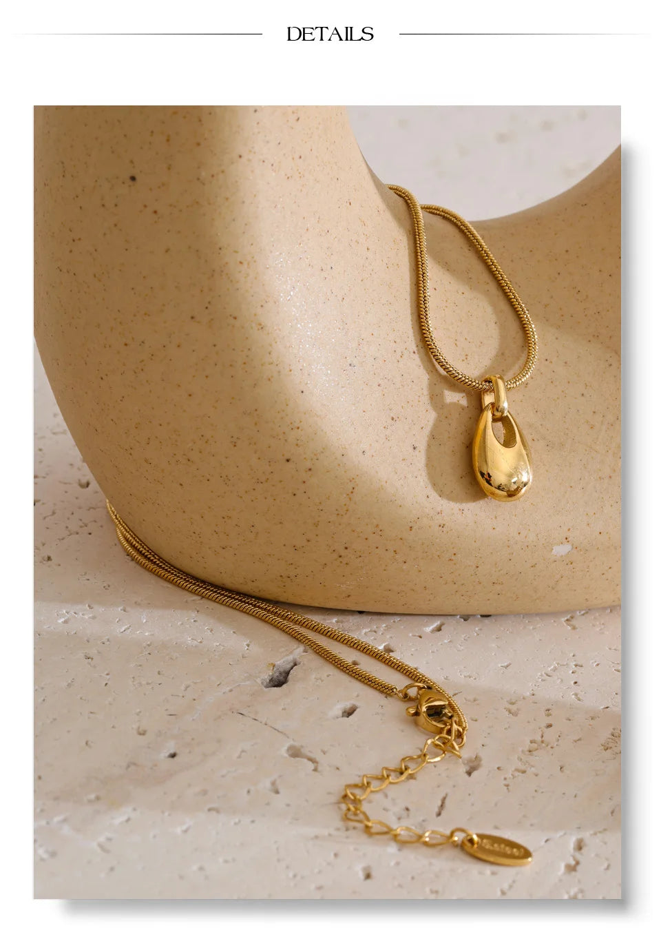 Geometric necklace in gold-plated stainless steel.