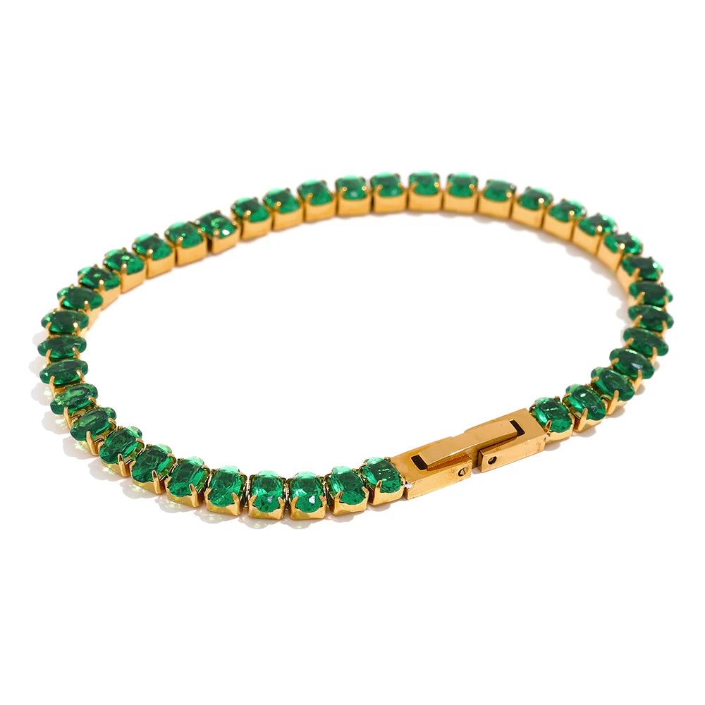Cubic zirconia geometric necklace in gold-plated stainless steel with cubic zirconia.