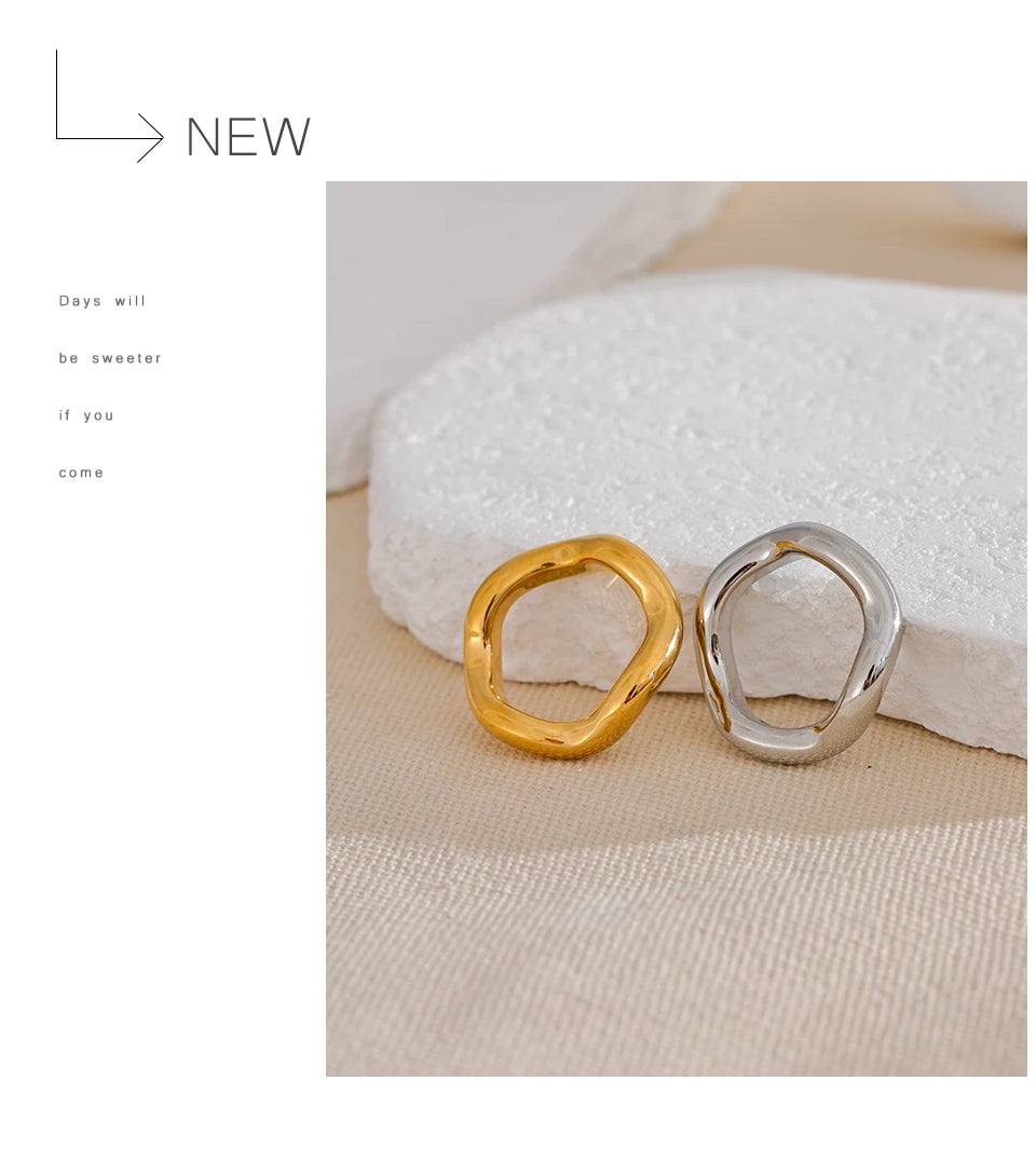 Geometric ring in 18K gold-plated stainless steel.