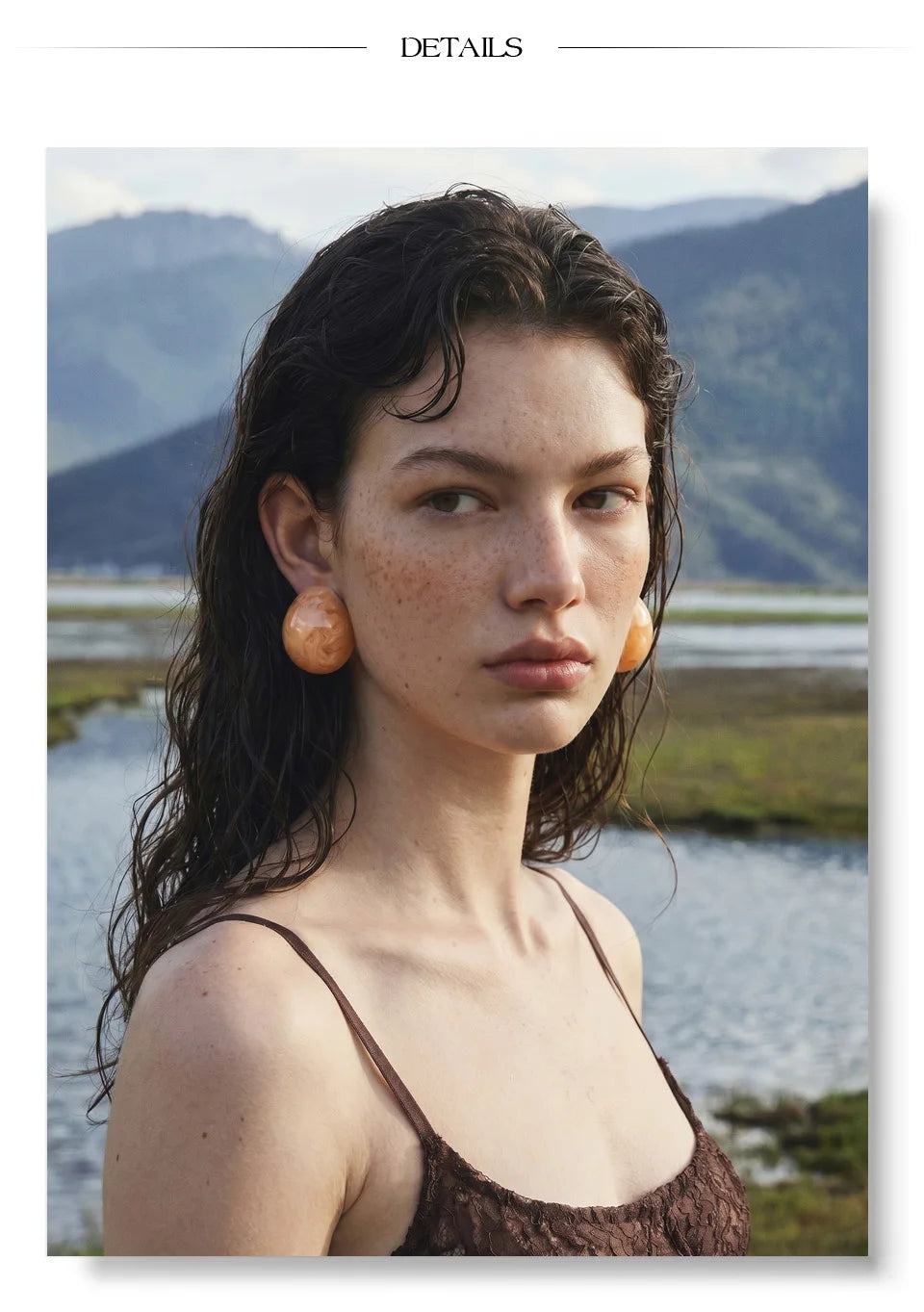 Resin acrylic geometric earrings in resin with acrylic.