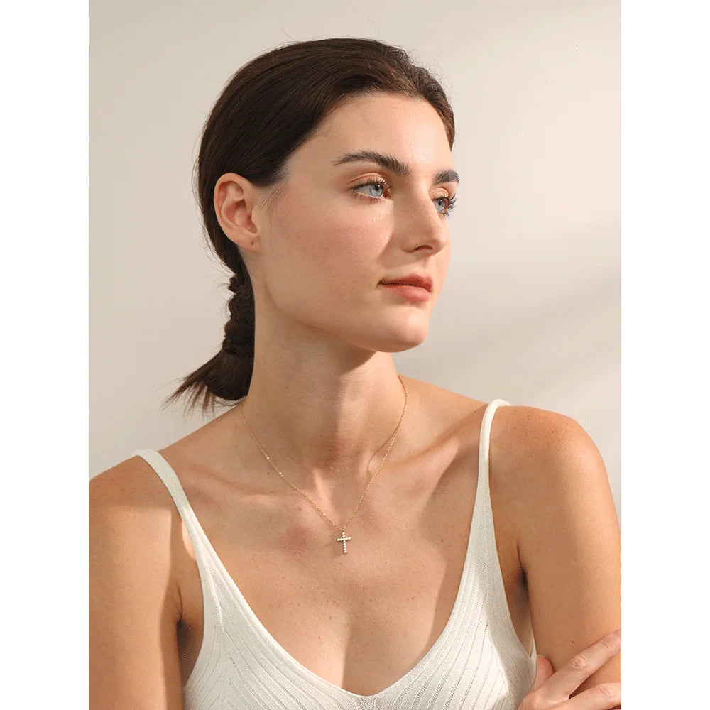 Cubic zirconia cross necklace in gold-plated 316L stainless steel with cubic zirconia.