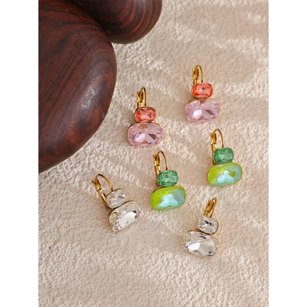 Cubic zirconia geometric earrings in gold-plated stainless steel with cubic zirconia.